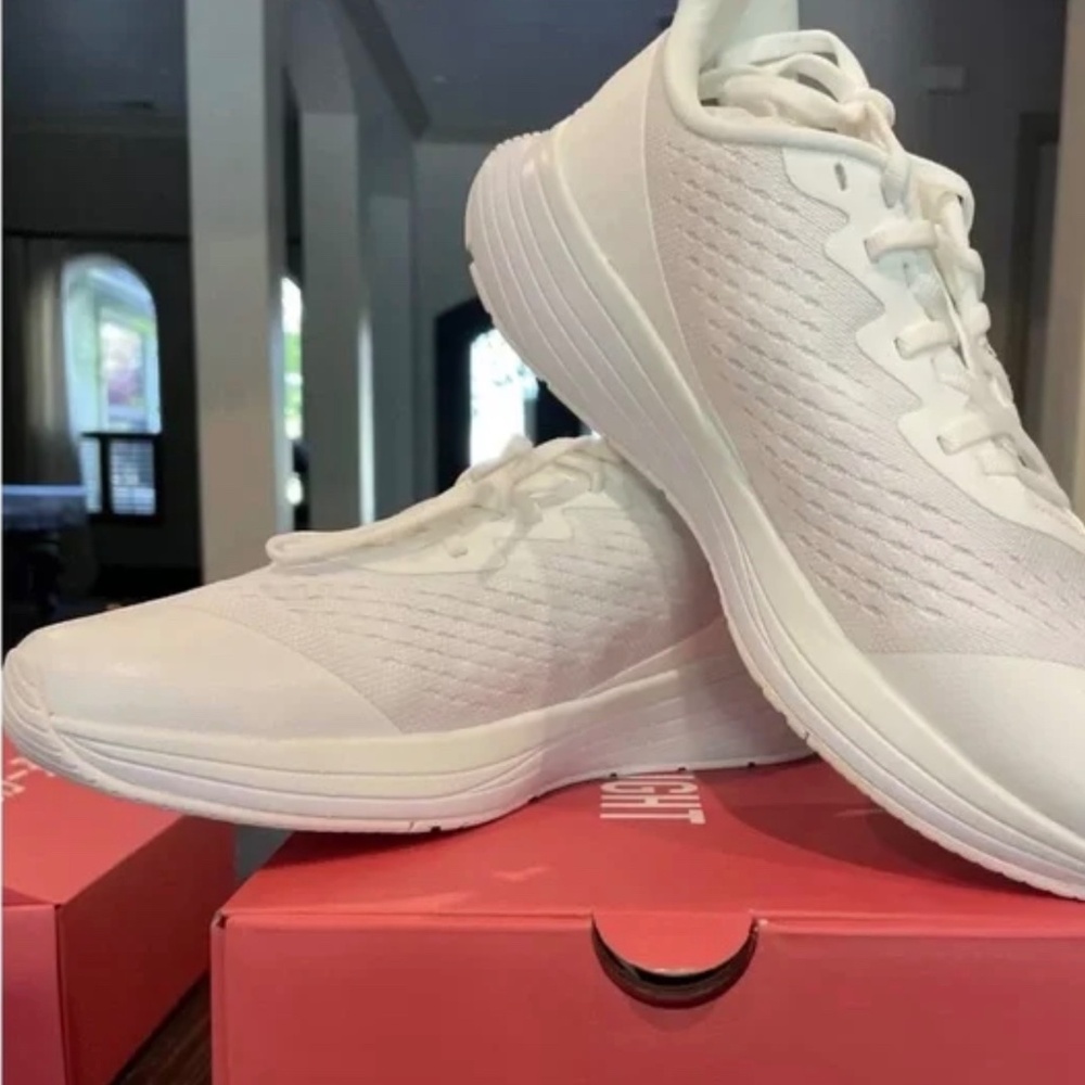 NWOT Lane Eight Women’s 8.5 The Relay Trainer Running Shoes RT 1101 White Breeze